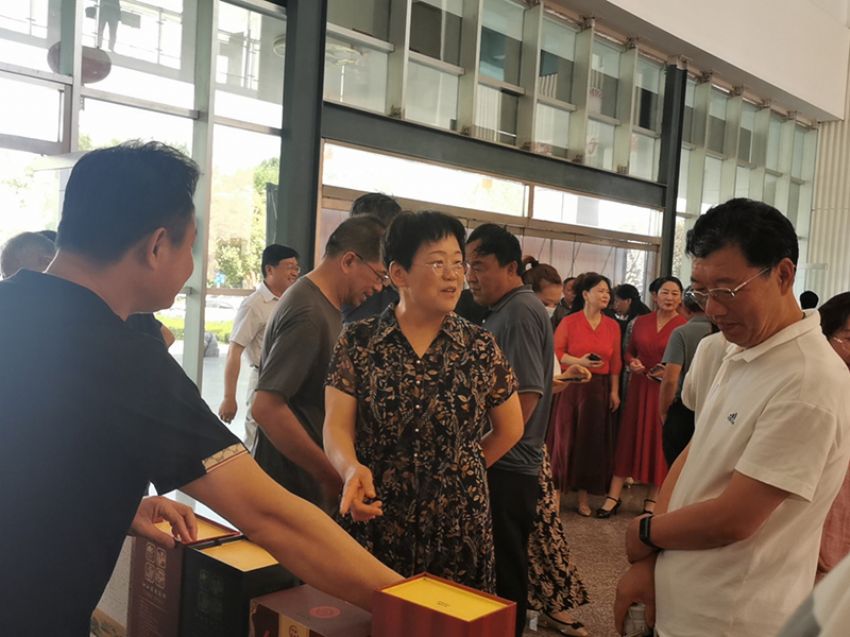 點擊查看實際尺寸<br>標題：名流村酒業 閱讀次數：996
